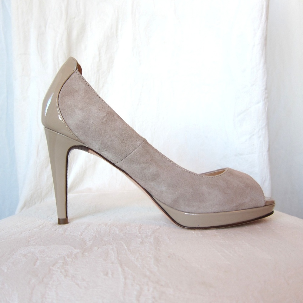 NEW! AUTH Cole Haan pumps w/ Nike Air tech.